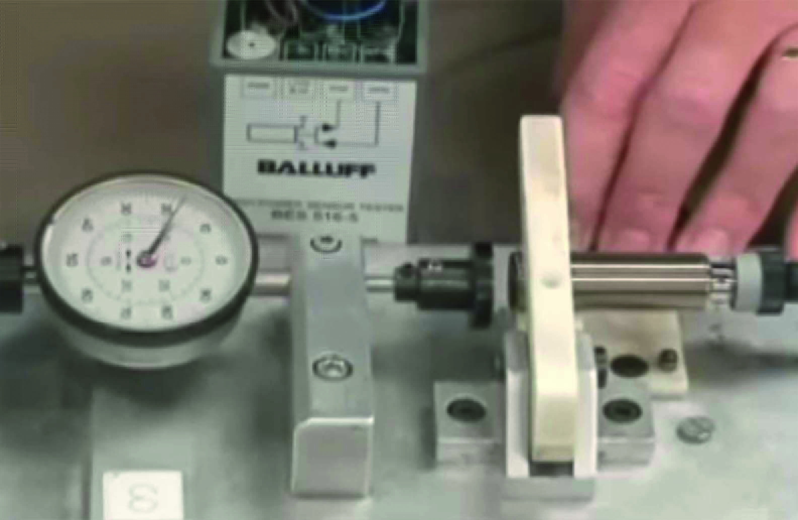 The basic operating principle of an inductive proximity sensor | Balluff