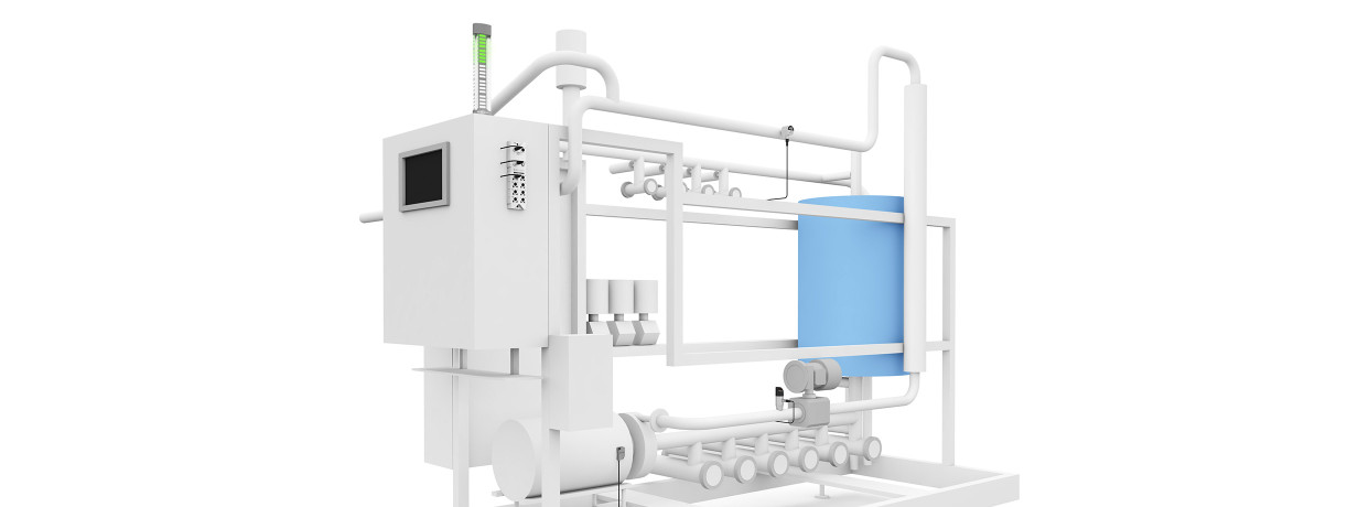 Saftverarbeitungsanlage mit Zustandsüberwachungssensoren und Netzwerkmodulen für optimierte Effizienz und Qualitätskontrolle.