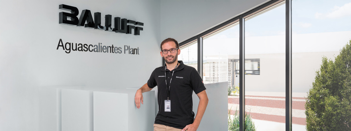 In his role as project manager, Andreas Schönle is responsible for setting up the new Balluff production site in Mexico. Fast processes and a lot of responsibility are part of his daily routine. And then there is the Mexican culture— to which he has a very special connection.