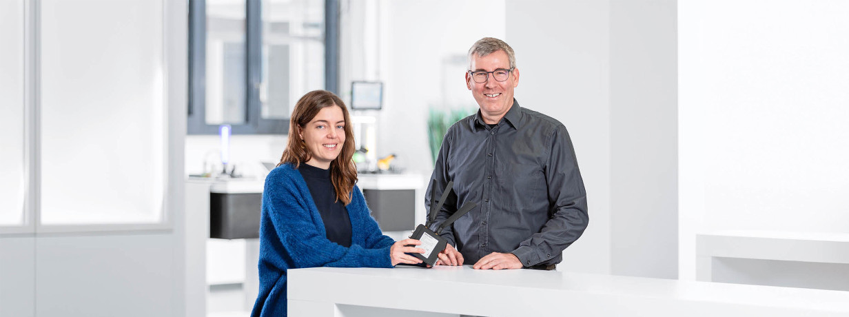 5G, machine learning, or flexible manufacturing systems—the range of topics covered by current research projects is vast. Freyja Schneider and Albert Dorneich jointly coordinate the research activities at Balluff. In this double interview, they talk about challenges, successes, and how important research is to the company.