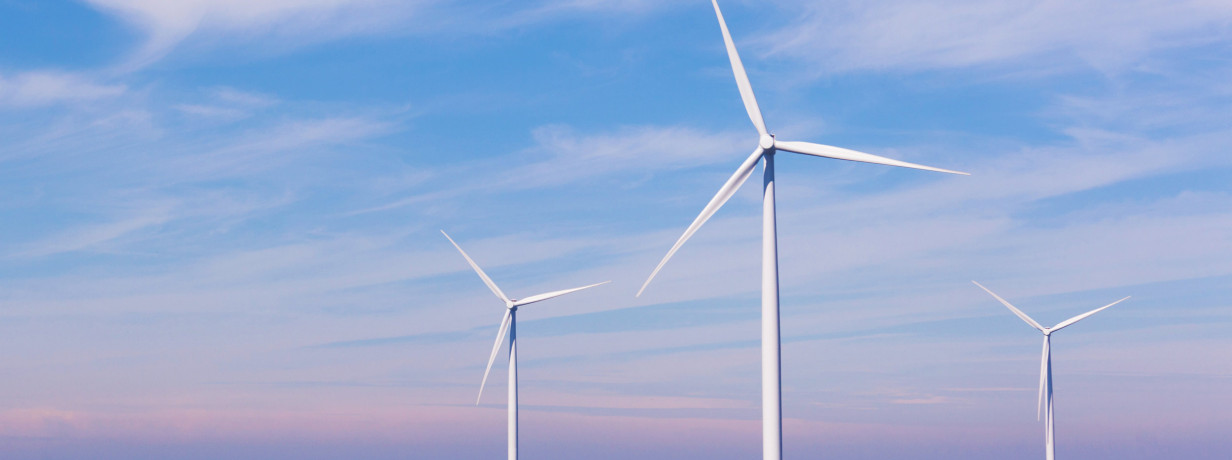 A modern szélerőművek rendkívül hatékonyak: ha ma építenek egy új turbinát, az körülbelül húszszor több villamos energiát termel, mint a 20 évvel ezelőtt építettek. A hatékonyságnövekedés egyik fő oka az optimalizált és automatizált teljesítményszabályozás. A Balluff pozíciómérő rendszereket világszerte használják teljesítményszabályozásra – többek között a Shanghai Electricsnél, Kína egyik legnagyobb tengeri szélerőműpark-üzemeltetőjénél.