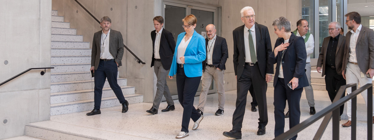 Ministerpräsident Winfried Kretschmann besucht Balluff in Neuhausen